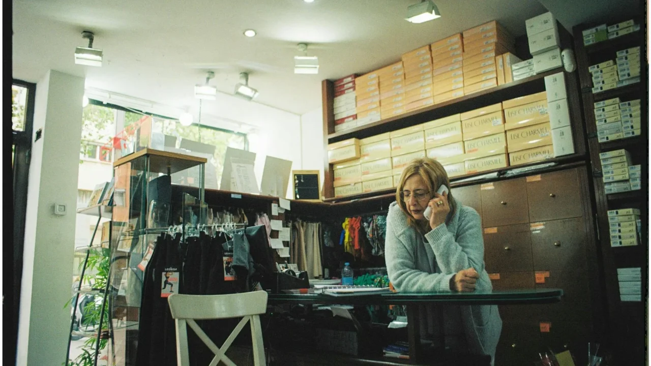 Shop Interior Customer Support Sales Representative